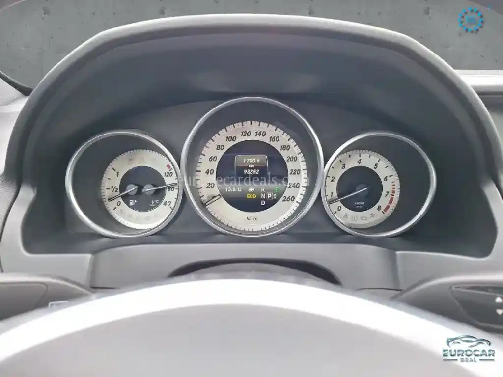 Mercedes-Benz E 320