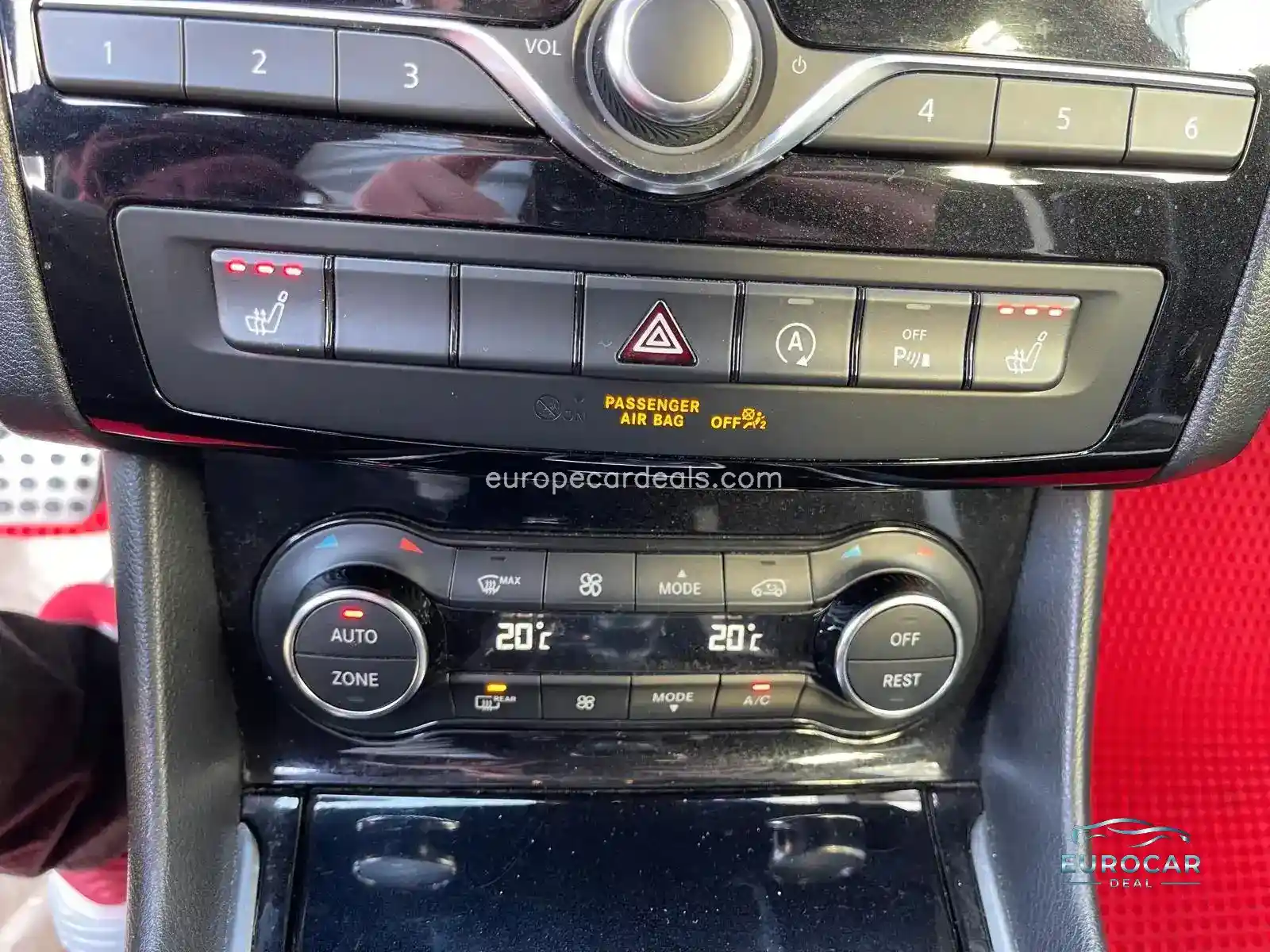 Infiniti Q30