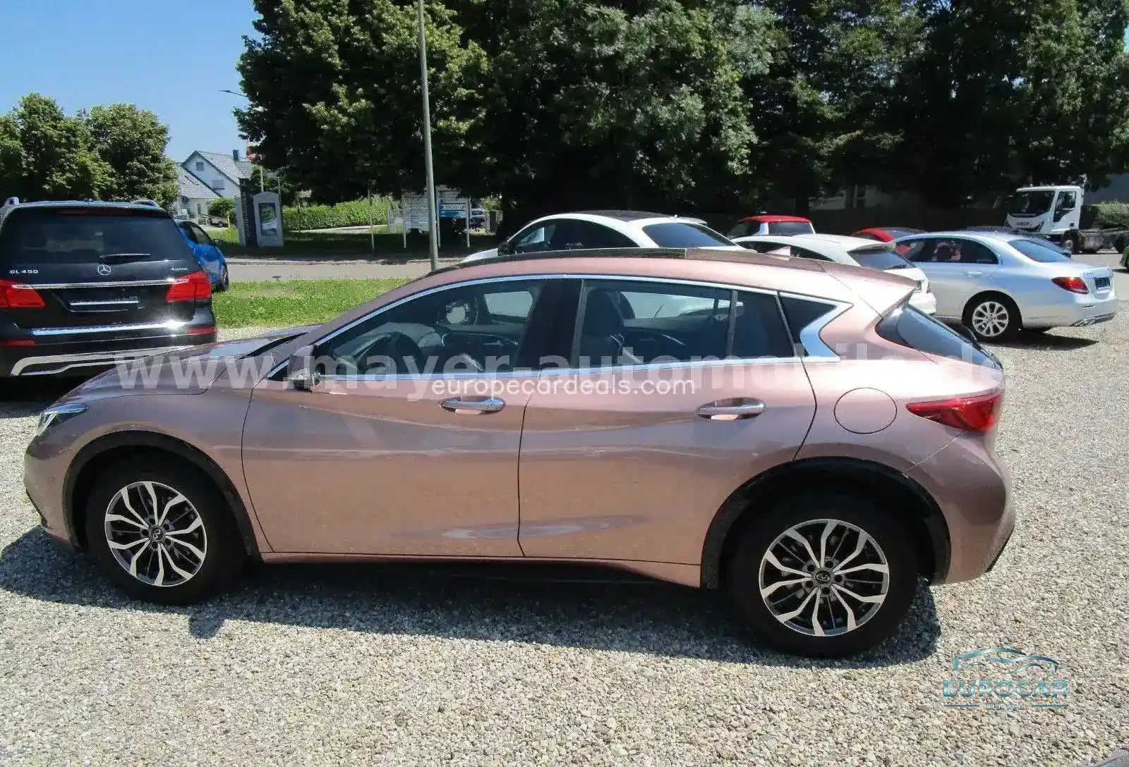 Infiniti Q30