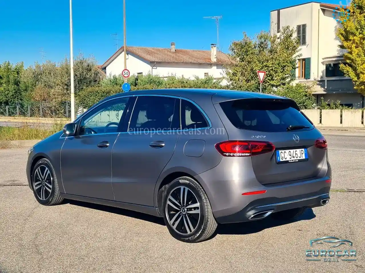 Mercedes-Benz B 180
