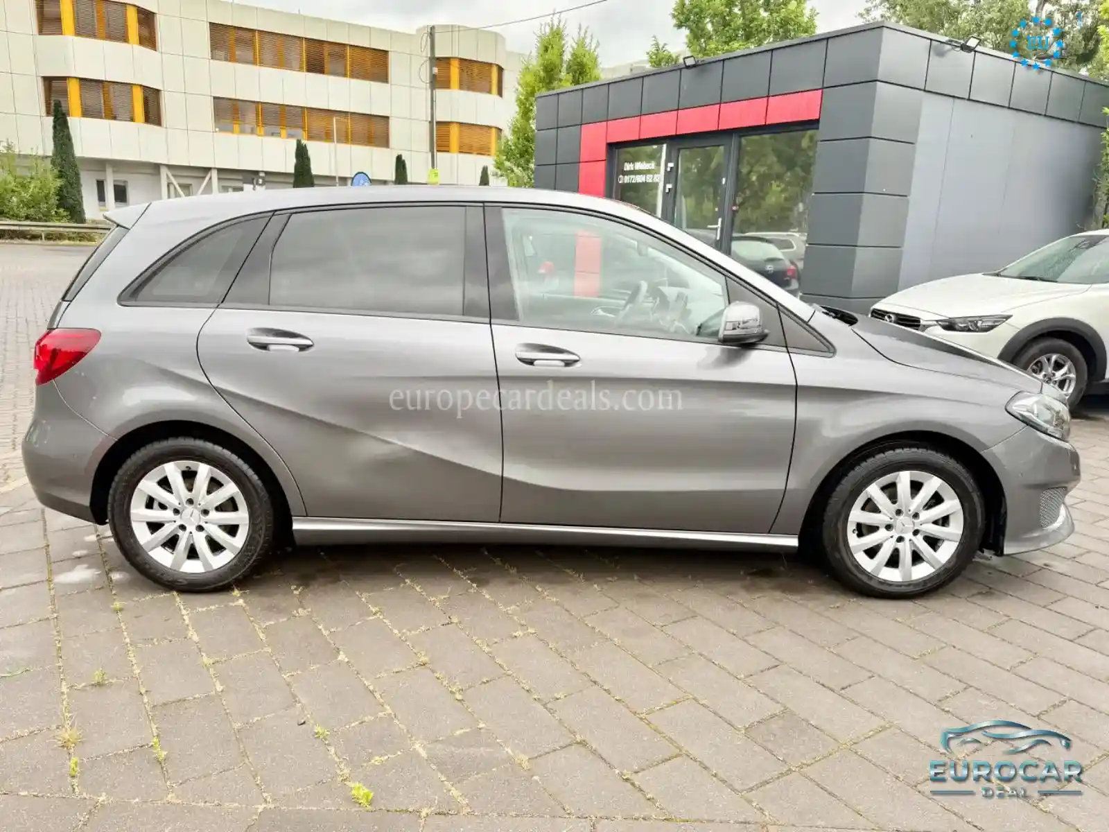 Mercedes-Benz B 180