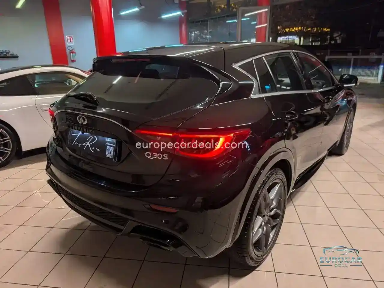 Infiniti Q30