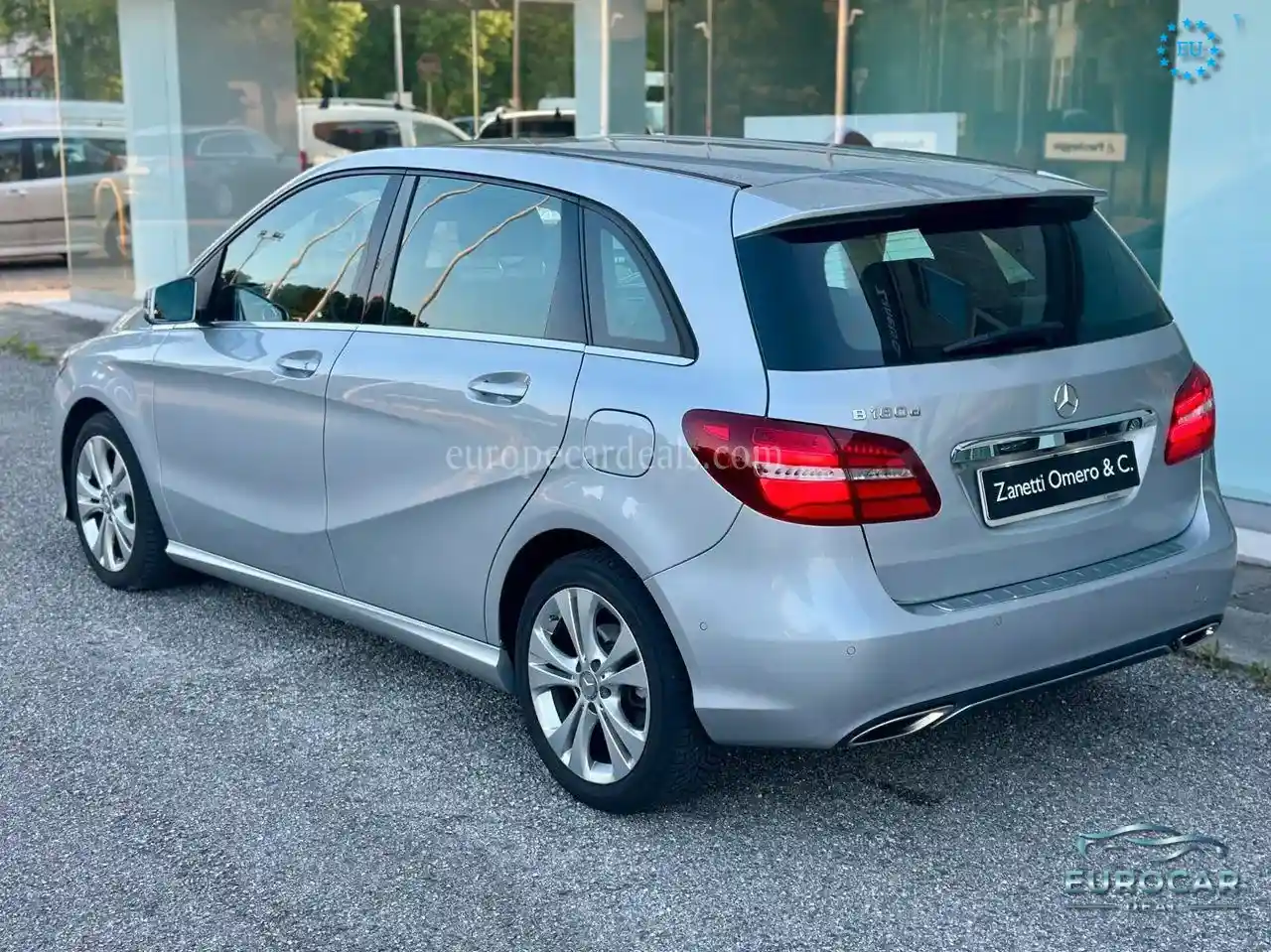 Mercedes-Benz B 180