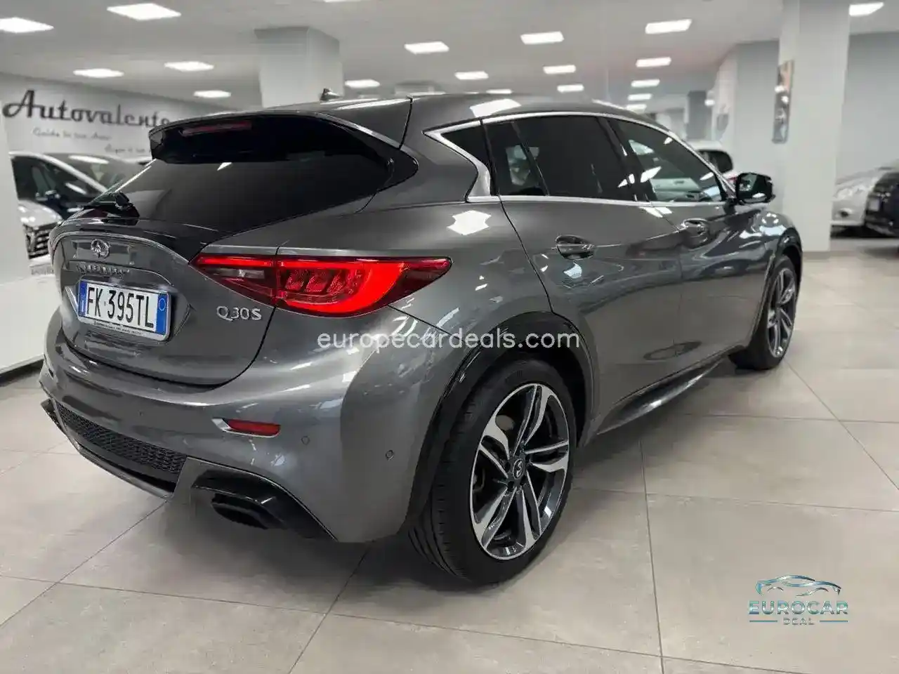 Infiniti Q30