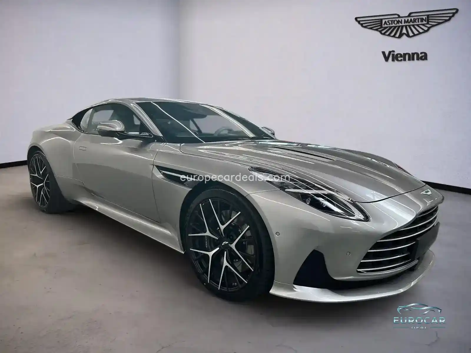Aston Martin DB12