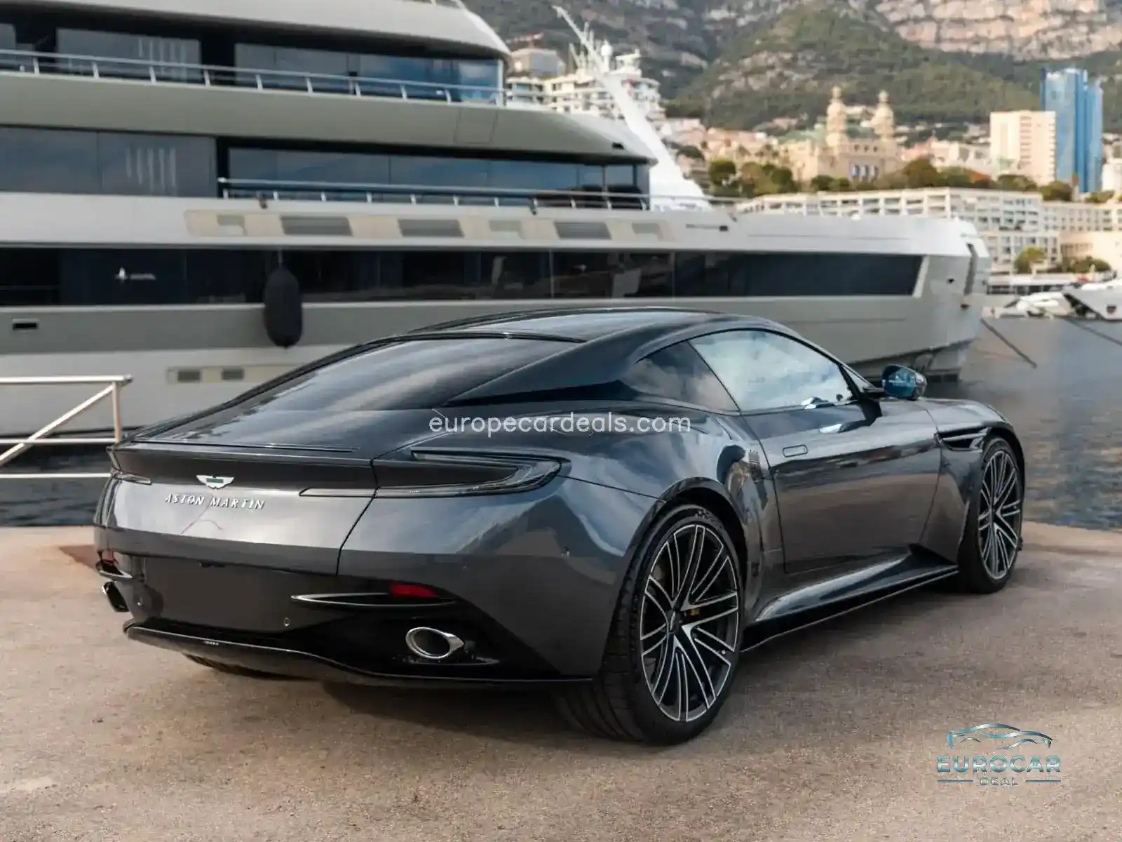 Aston Martin DB12