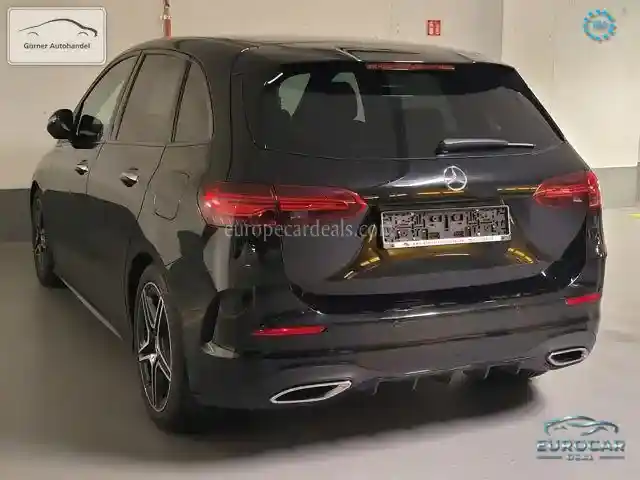 Mercedes-Benz B 180
