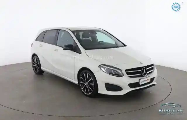 Mercedes-Benz B 180