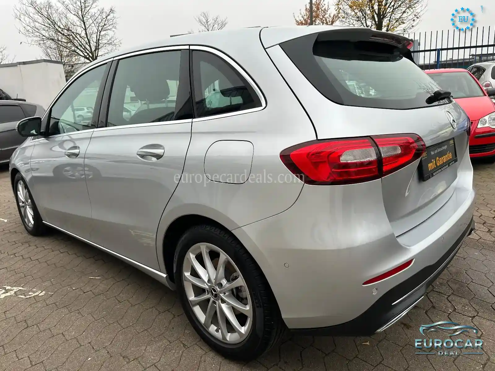 Mercedes-Benz B 180