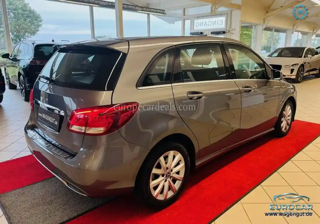 Mercedes-Benz B 180