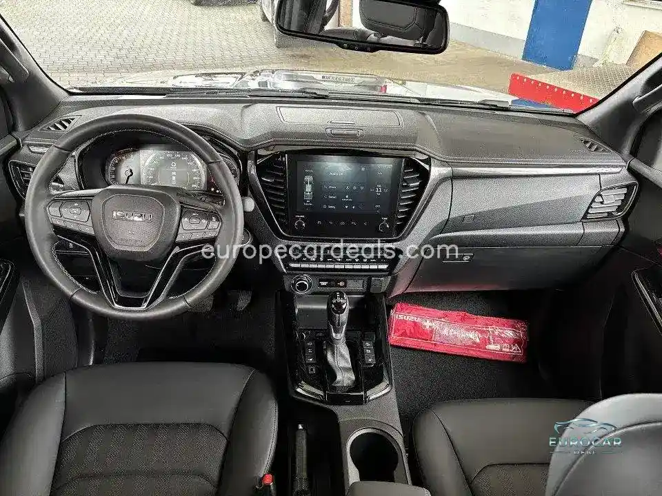 D-MAX Double Cab 4×4 AHK V-Cross A/T