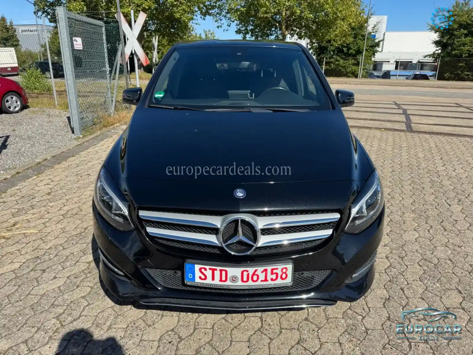 Mercedes-Benz B 180