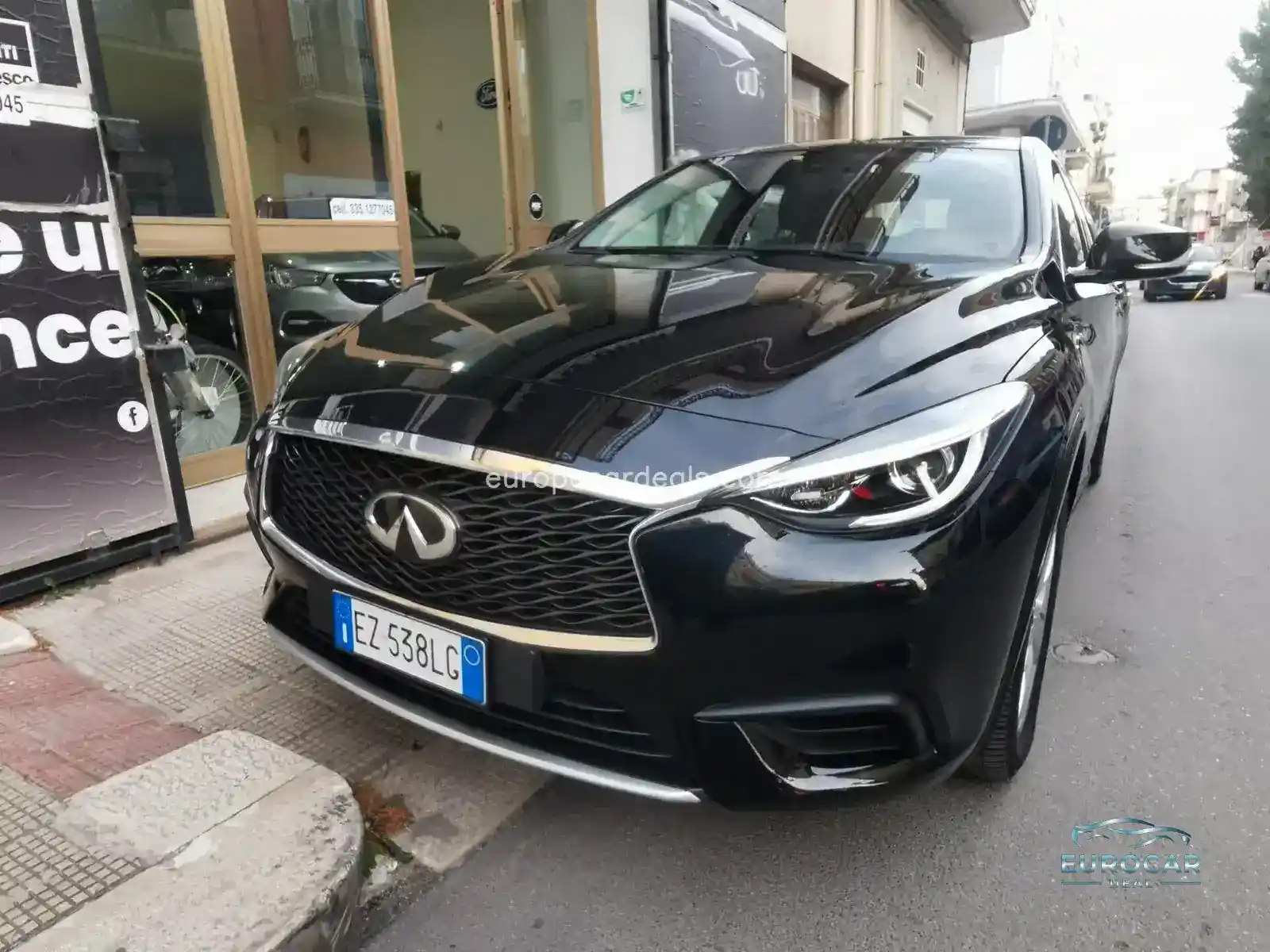 Infiniti Q30