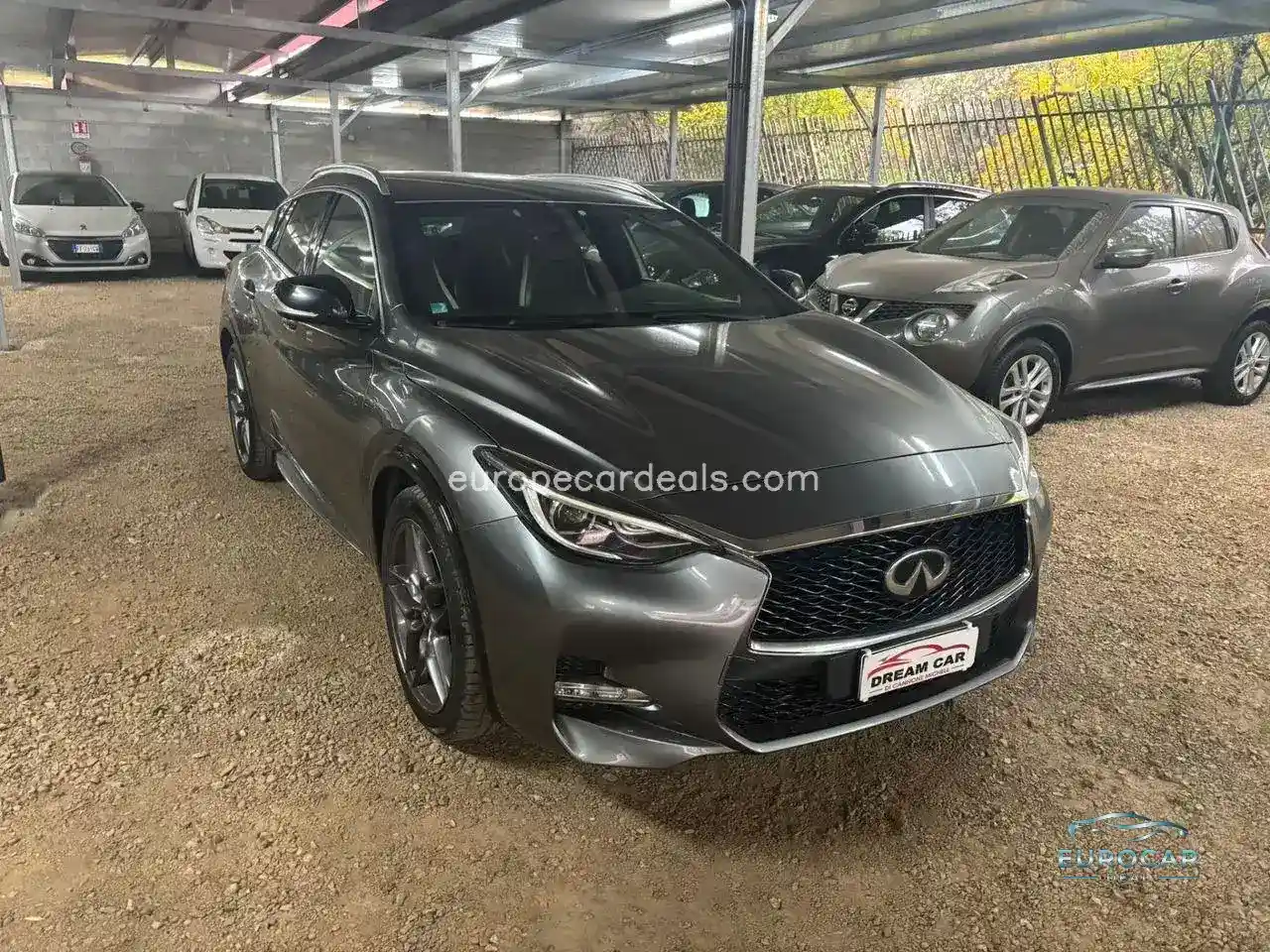 Infiniti Q30