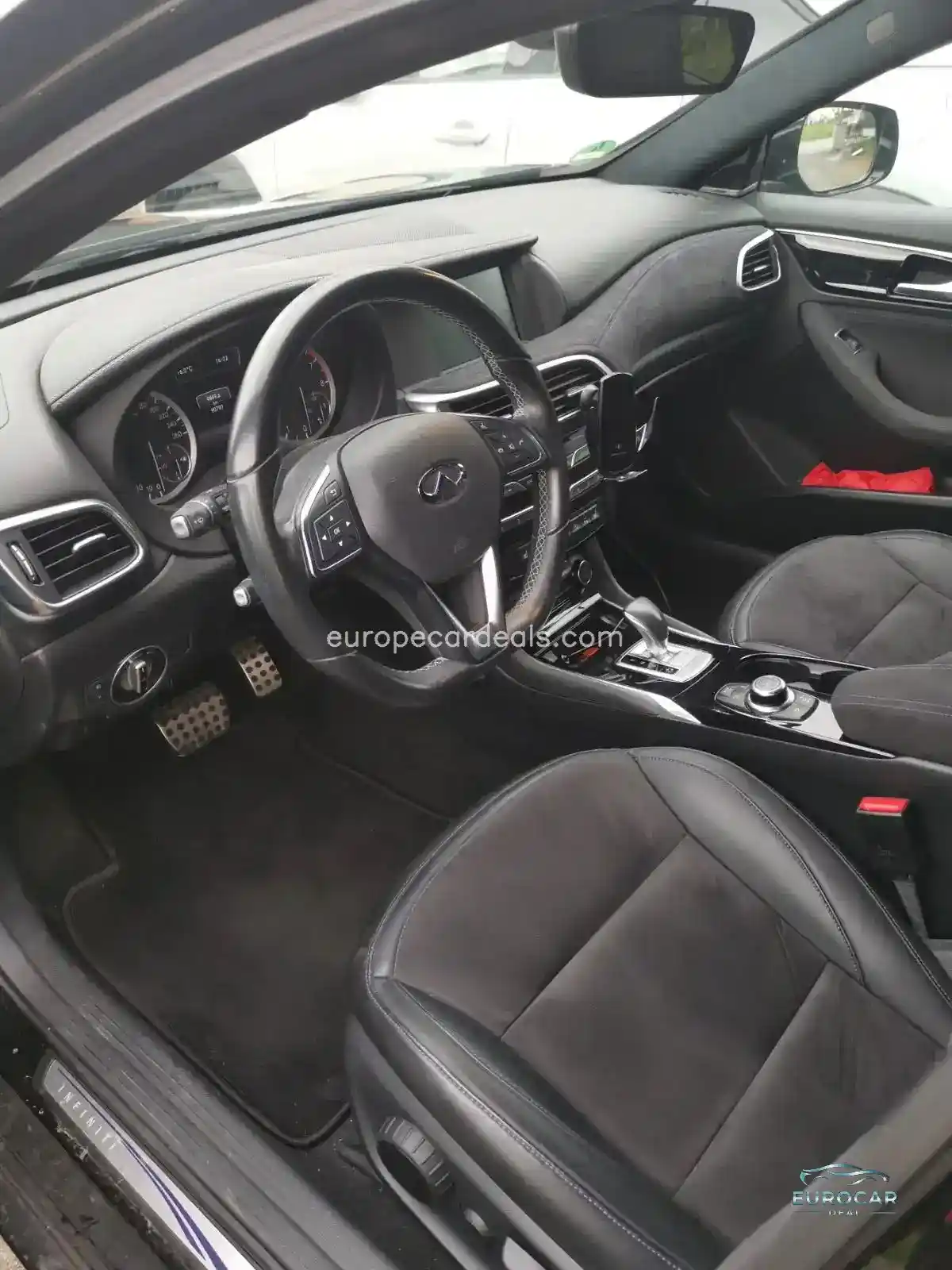Infiniti Q30