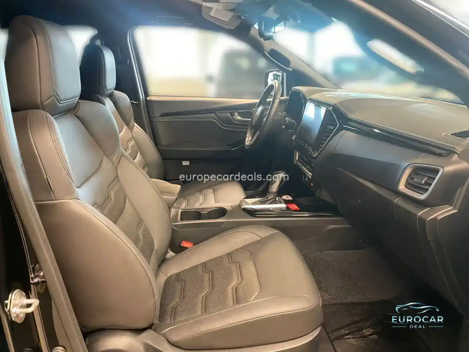 DoubleCab 4WD AT V-Cross Kam SHZ AHK Apple