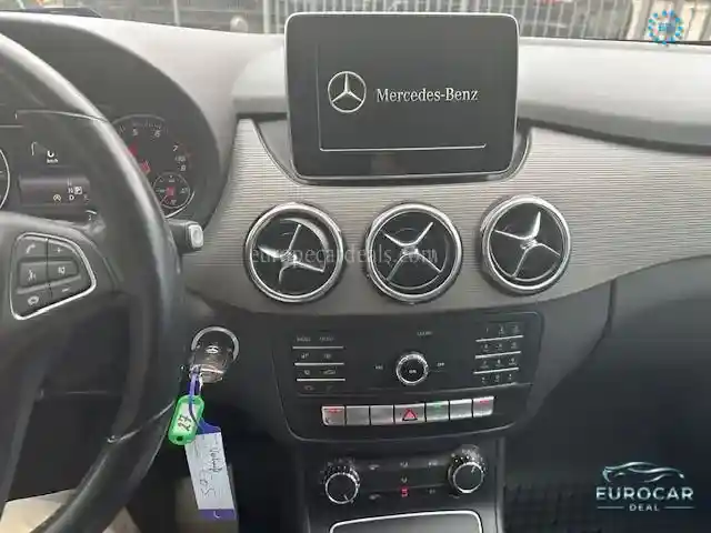 Mercedes-Benz B 180