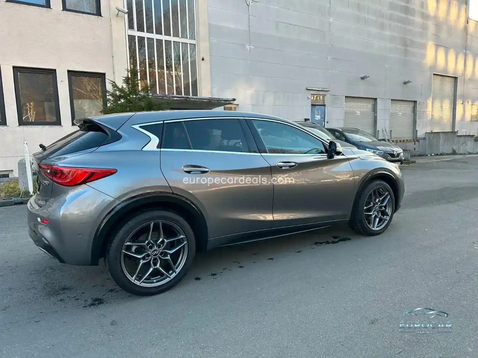 Infiniti Q30