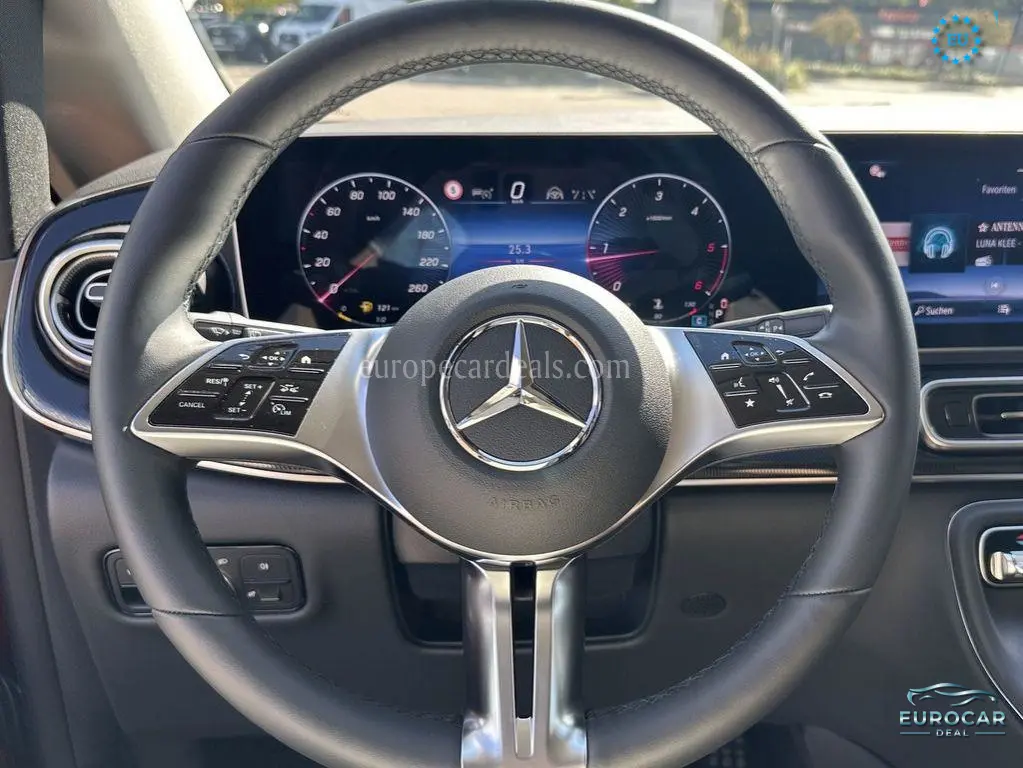 Mercedes-Benz V 220