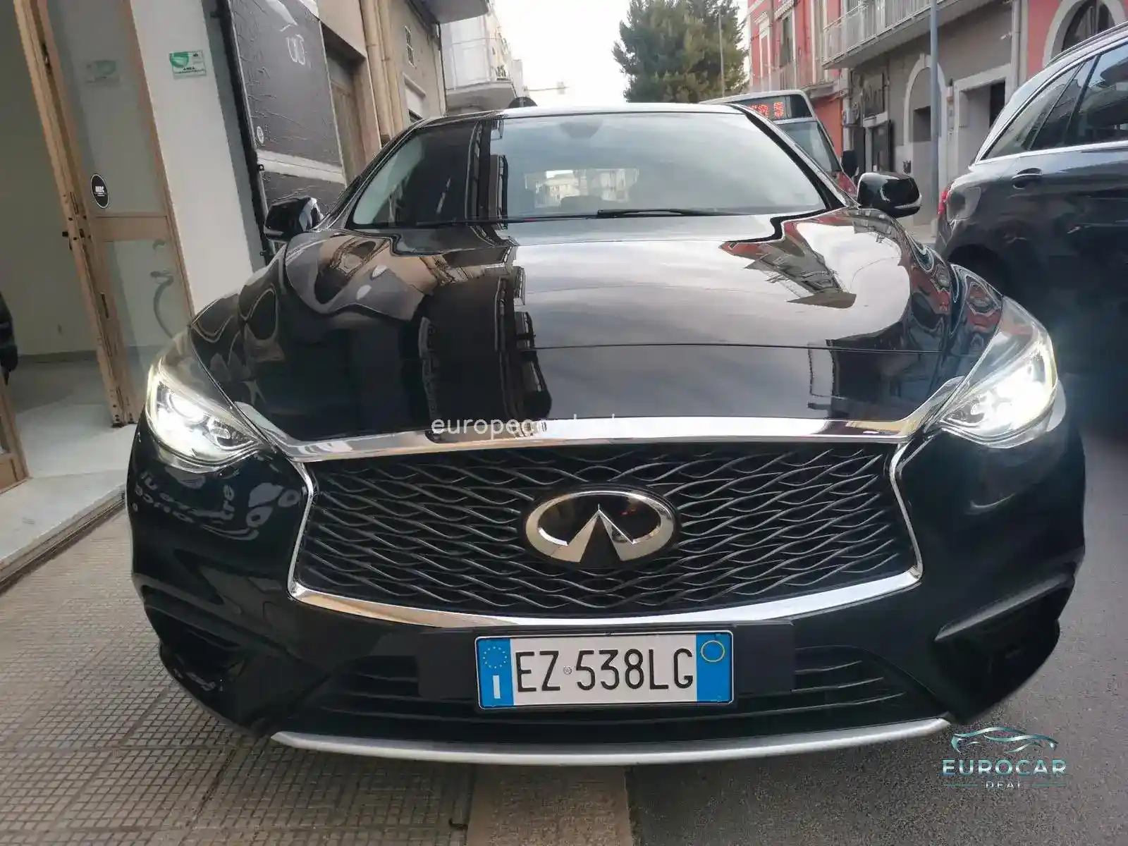 Infiniti Q30