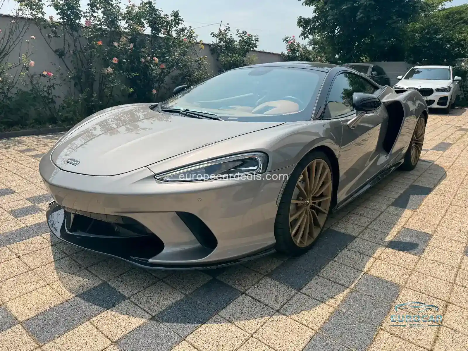 McLaren GT