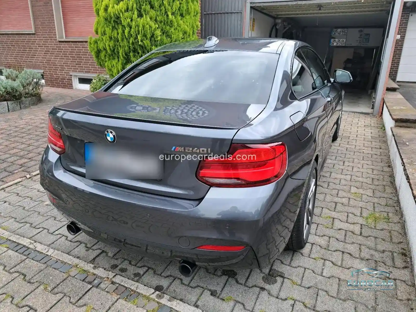 BMW M240i