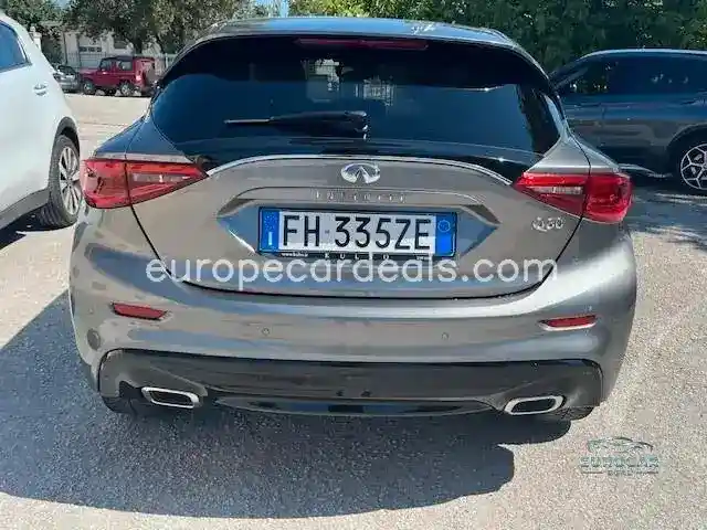 Infiniti Q30