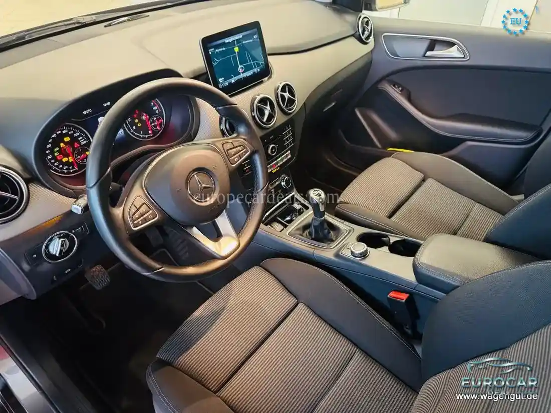 Mercedes-Benz B 180