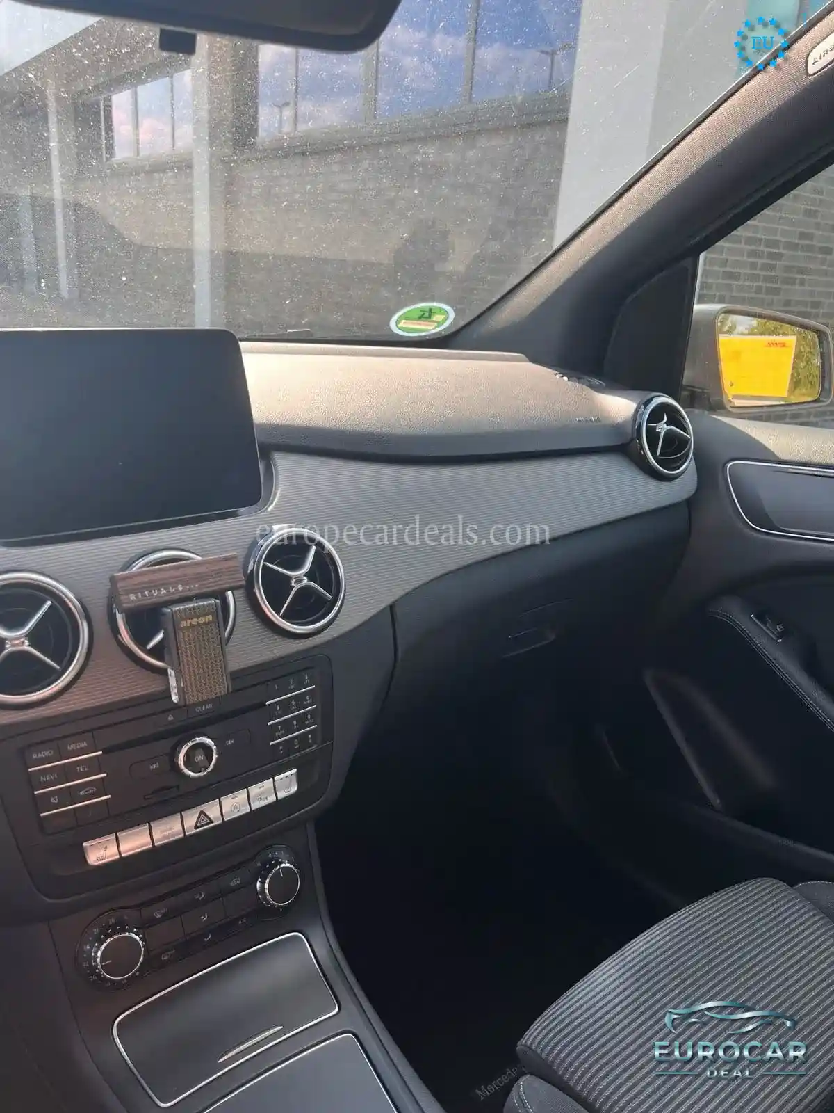 Mercedes-Benz B 180