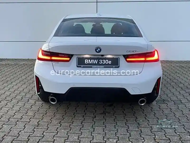 BMW 330