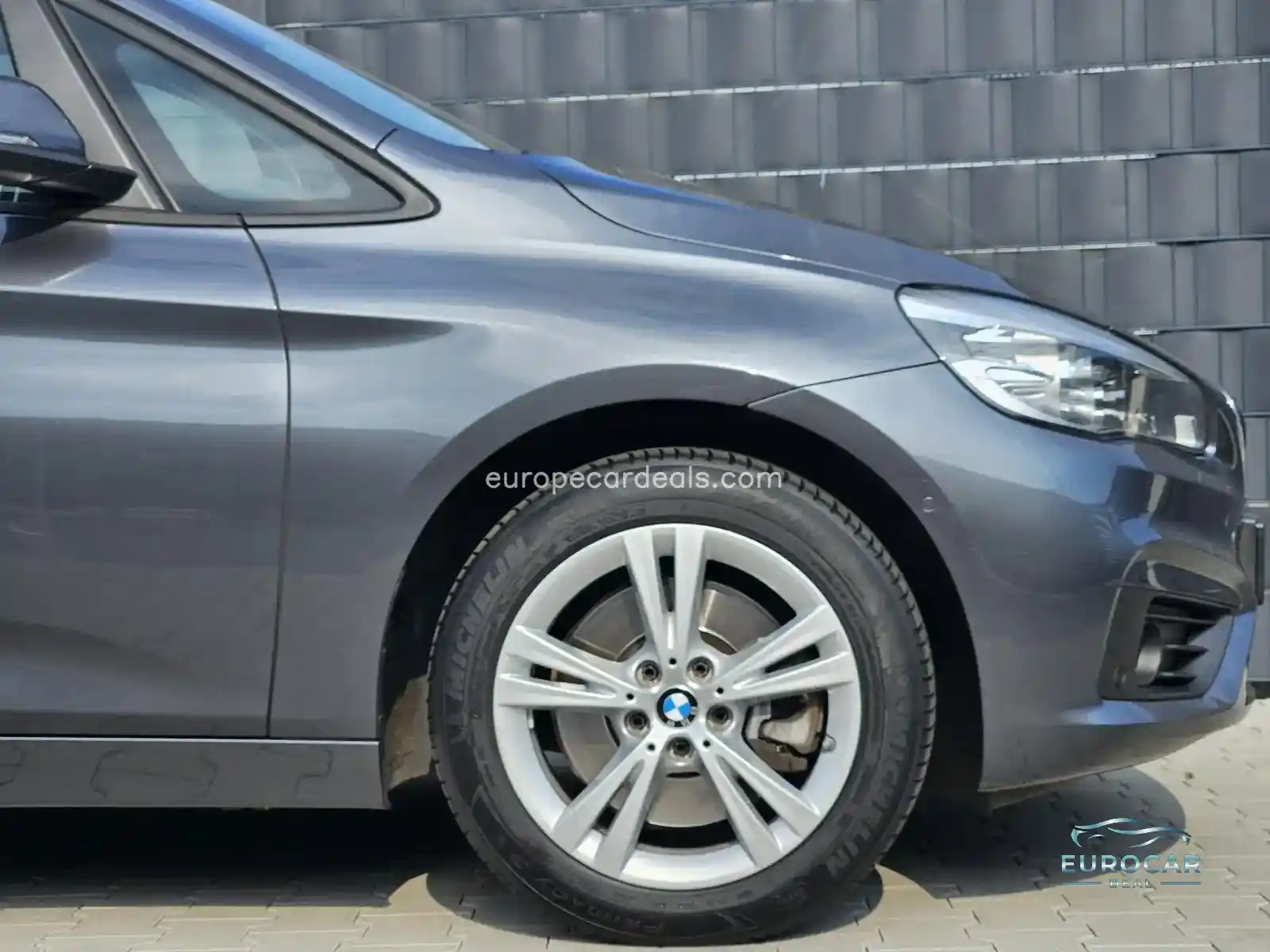 BMW 225