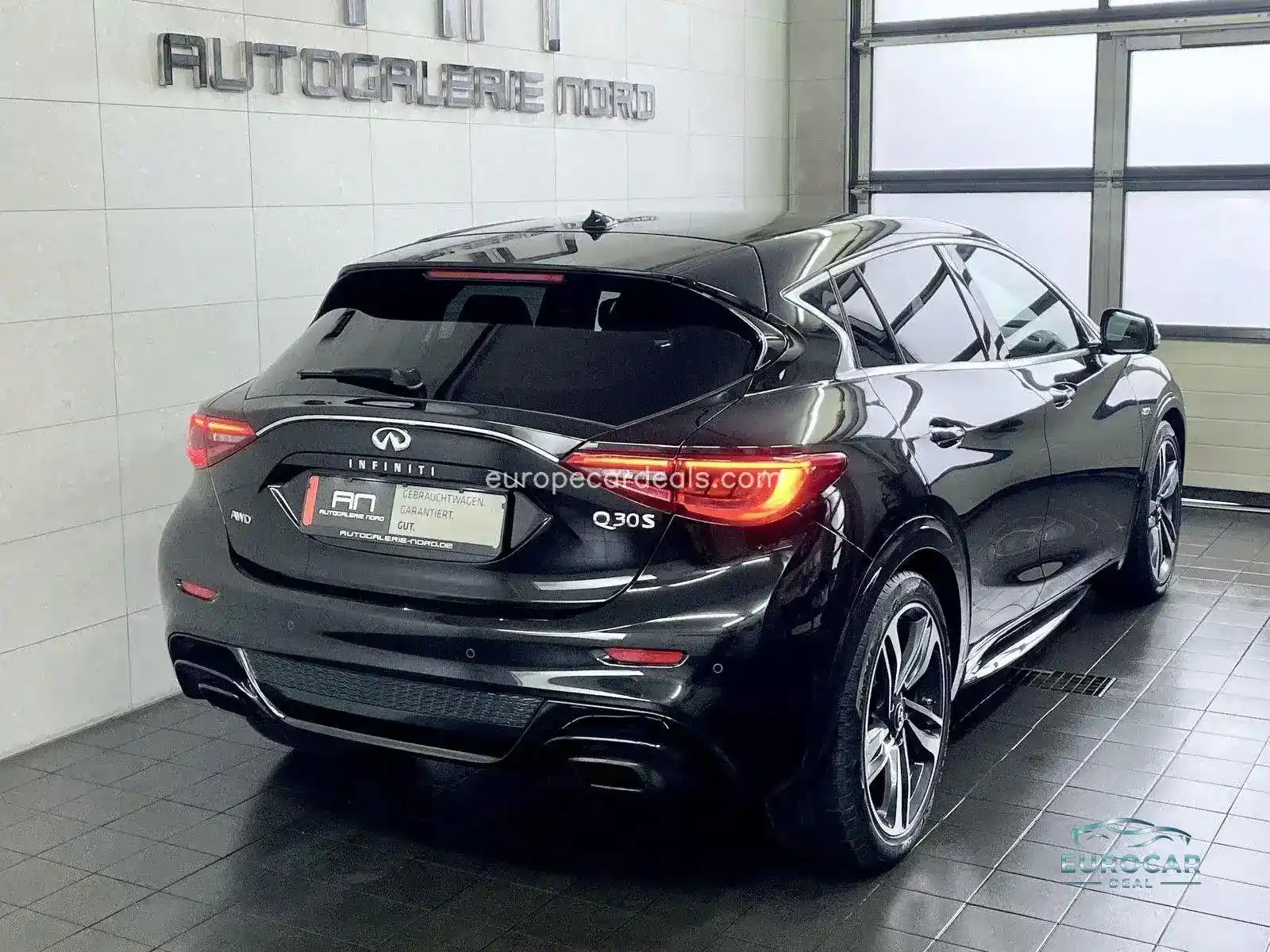 Infiniti Q30