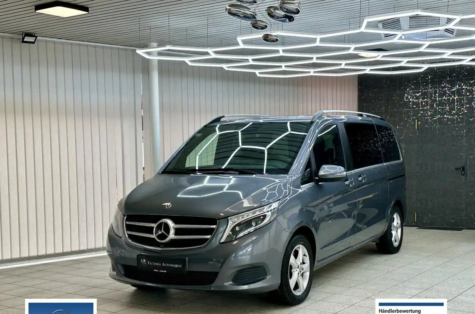 Mercedes-Benz V 220
