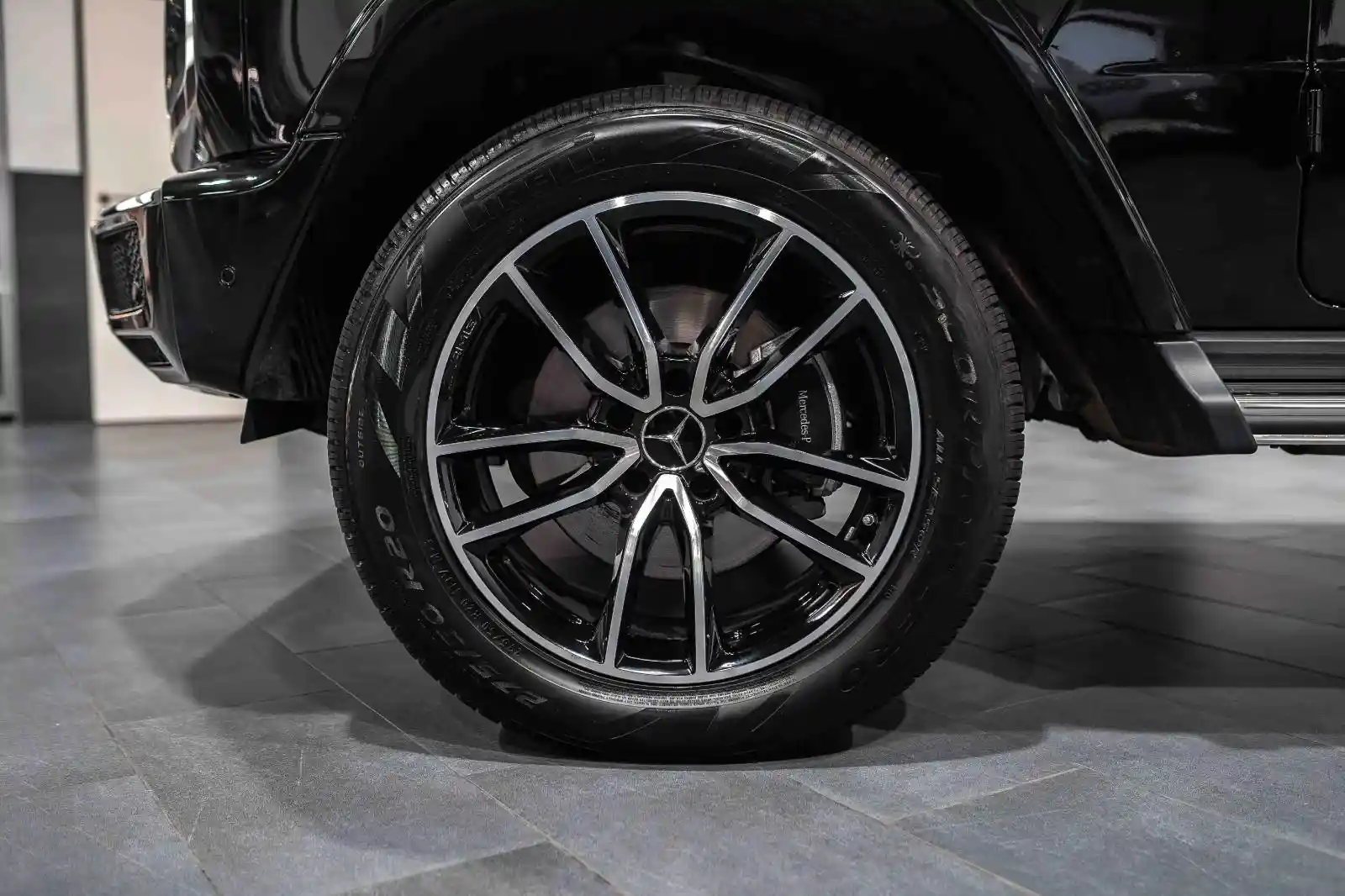 Mercedes-Benz G 500