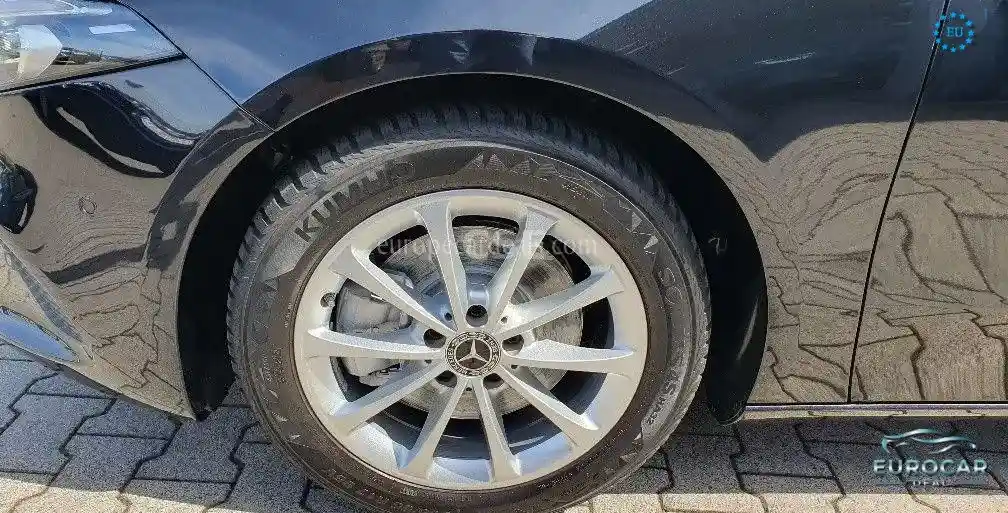 Mercedes-Benz A 220