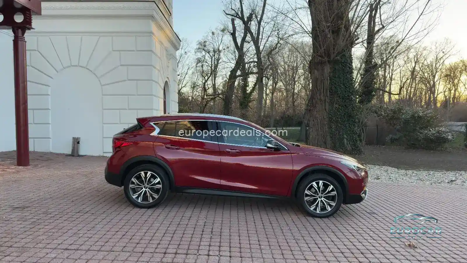 Infiniti QX30