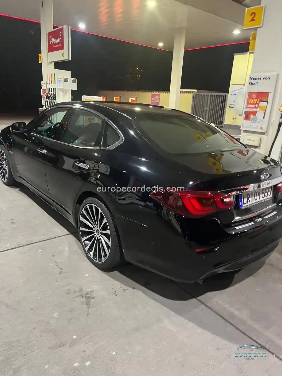 Infiniti Q70