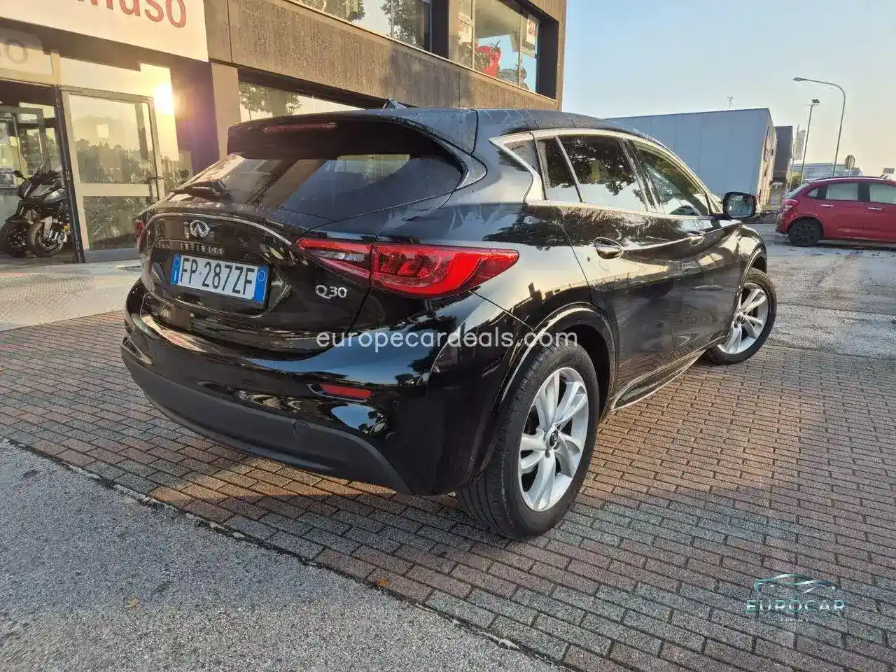 Infiniti Q30