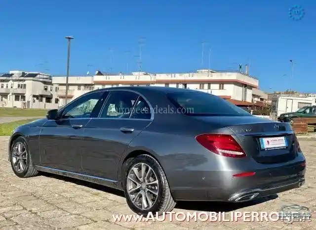 Mercedes-Benz E 220