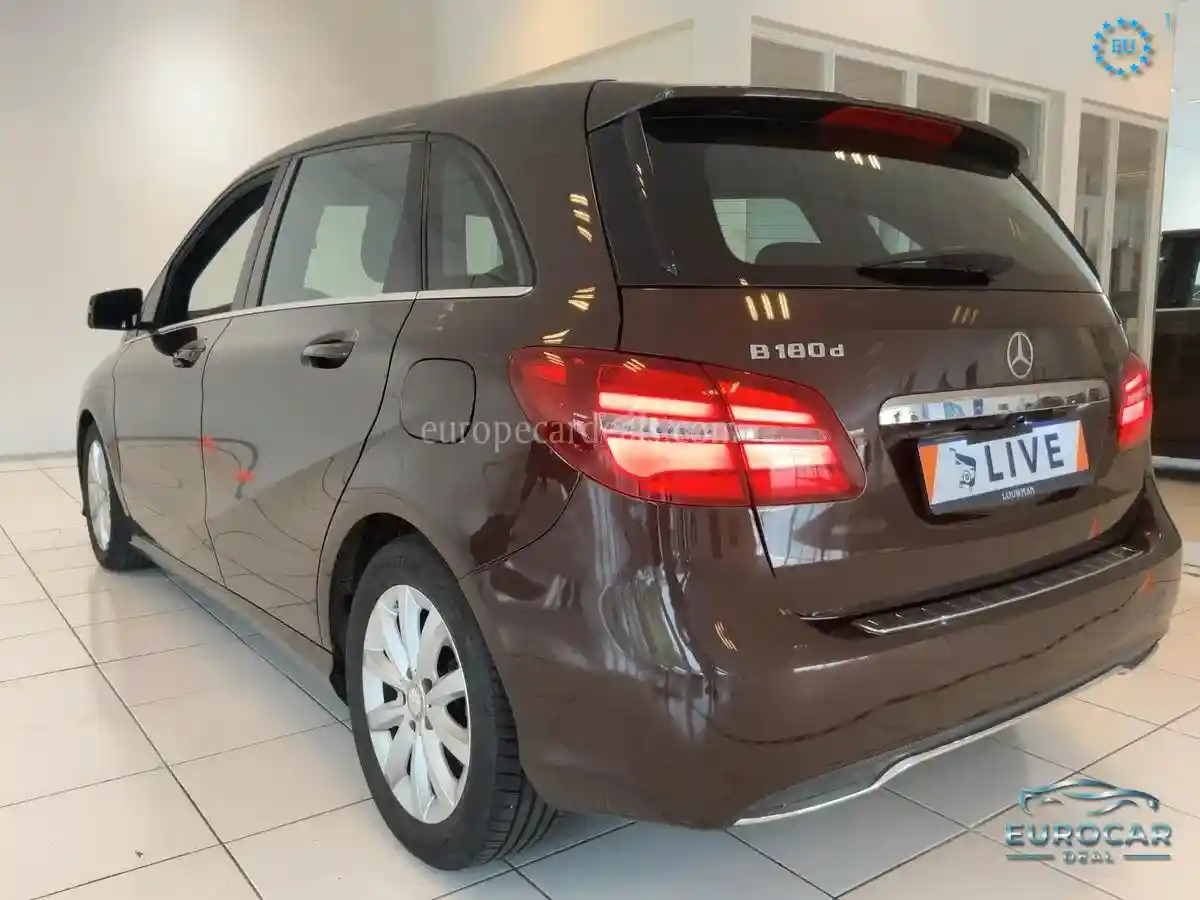 Mercedes-Benz B 180