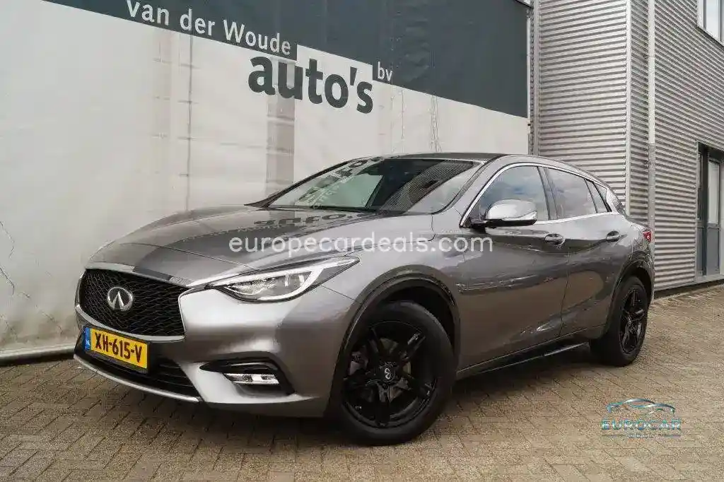 Infiniti Q30