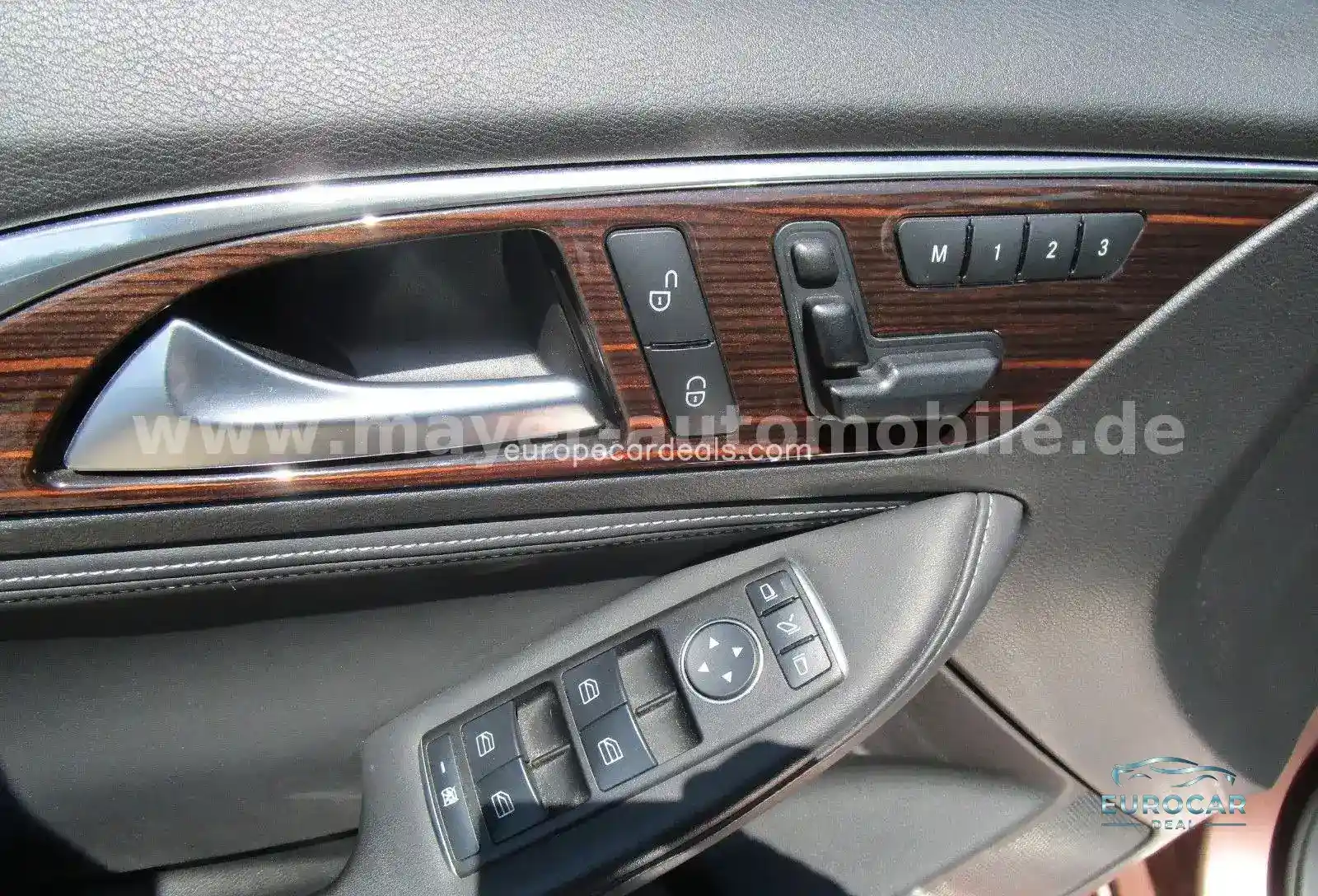 Infiniti Q30