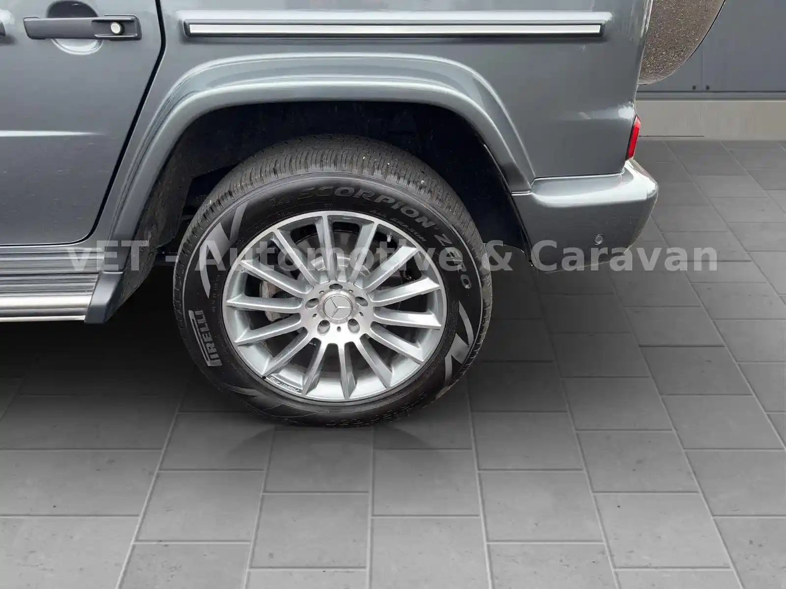 Mercedes-Benz G 500