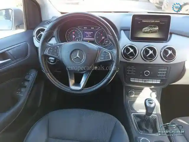 Mercedes-Benz B 180