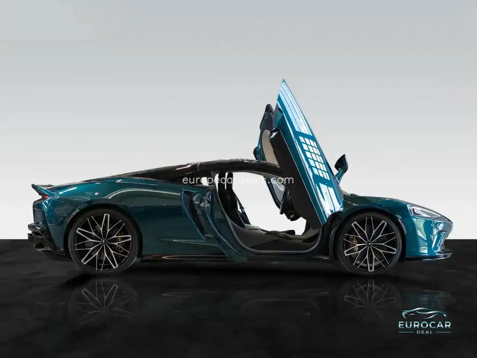 McLaren GT