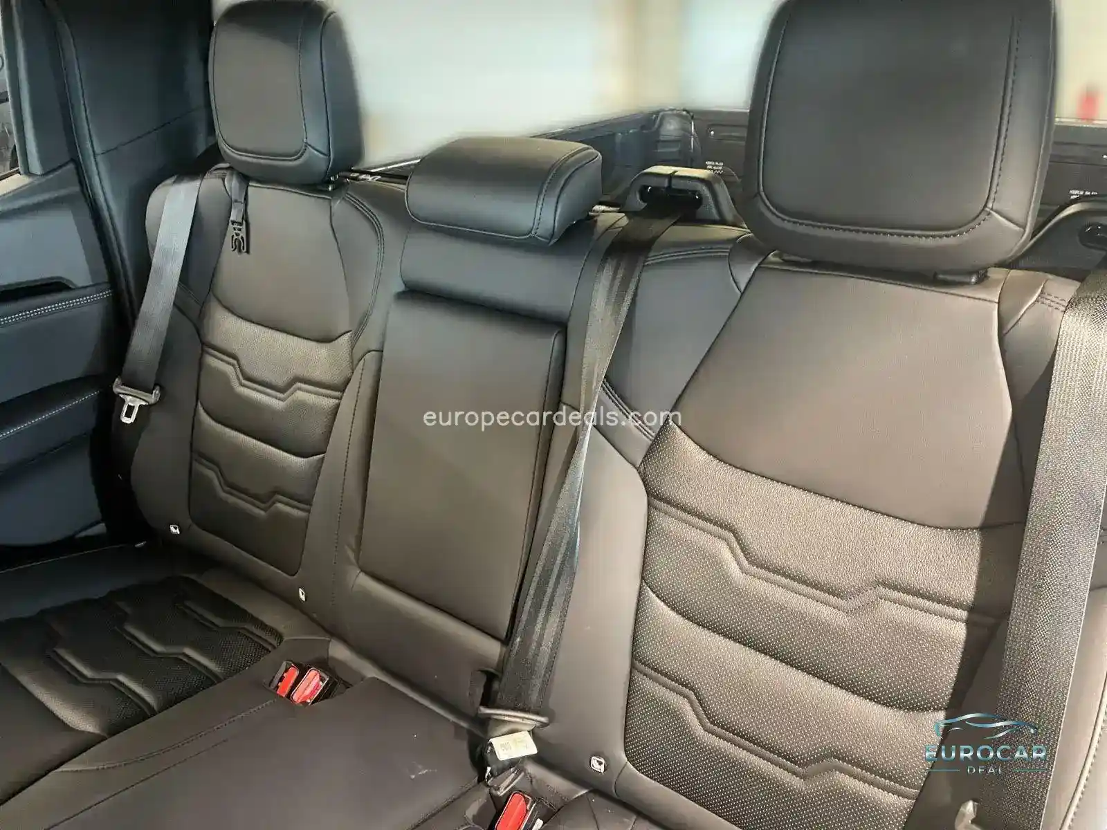 DoubleCab 4WD AT V-Cross Kam SHZ AHK Apple