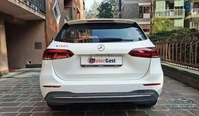 Mercedes-Benz B 180