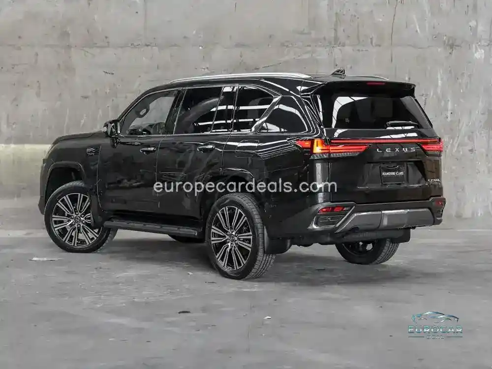 Lexus LX 700