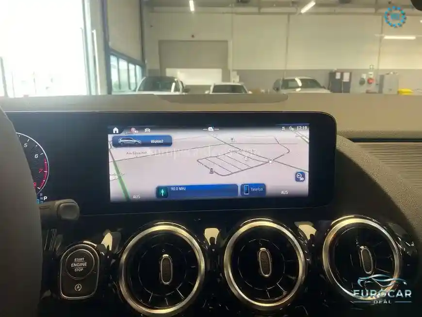 Mercedes-Benz B 180