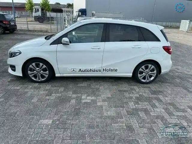Mercedes-Benz B 220